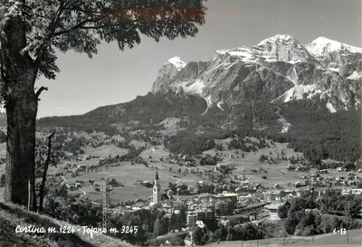 Cortina d'Ampezzo — vista panorâmica com o monte Tofana — Edições R. Ghiaccio