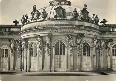 Schloss Sanssouci — Mittelbau — editor VEB Bild und Heimat Reichenbach i.V.