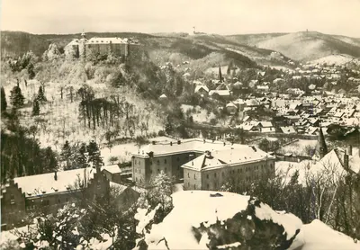 Blankenburg am Harz — vista invernal com castelo e aldeia nevados — Postkartenverlag E. Riehn
