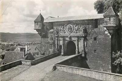 Portão de castelo em Tübingen — vista panorâmica — editor não identificável