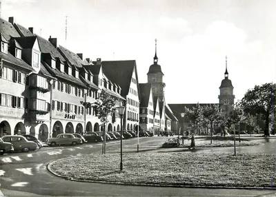 Freudenstadt no Schwarzwald — Hohenlufikurort · 740 m acima do nível do mar — Praça do mercado com a Igreja da Cidade — Echt Foto, Número de encomenda 1038