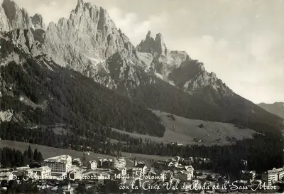 S. Abbadia di Castrozze — vista das Dolomitas com a Cinta Val di Roda e o Sass Maor — editor Nanni Gadenz