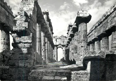 Paestum — Wewnętrzne wnętrze świątyni — ALTEROCCA TERNI