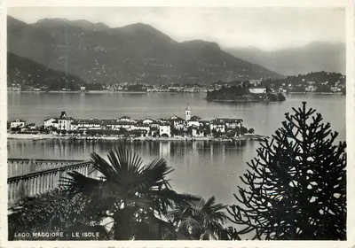 Lago Maggiore - As Ilhas — vista das ilhas e do lago com montanhas no fundo