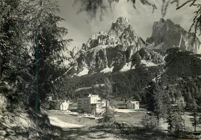 Grand Hotel Tre Croci — Piz Popena — Cortina d'Ampezzo — Fotografia A. Zardini