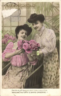 Duas jovens mulheres com buquê de rosas — Santa Catarina — A.K.S. n°435