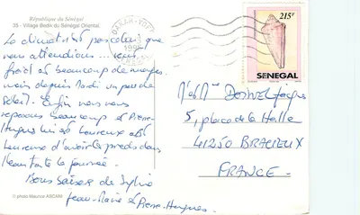Wioska Bedik w Senegalu — fotografia Maurice'a Ascani — wydawca nie widoczny — Rewers