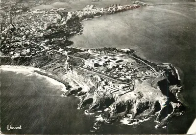 A presqu'île do Cabo Manuel — com o novo Palácio de Justiça — Edições VINCENT, Dakar