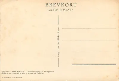 Dwie młode kobiety w strojach folklorystycznych — Skansen, Stockholmu — wydawca A. Börtzells Tr. A.-B., Stockholmu — Rewers