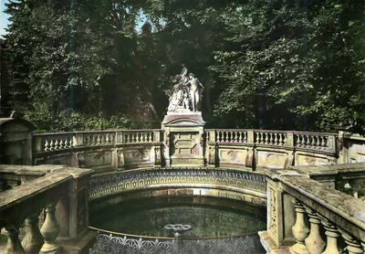 Fonte de Donaueschingen — estátua central — CAPARU — EUROCOLOR MP