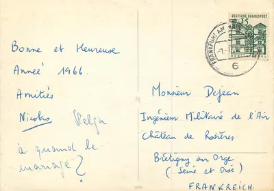 Boże Narodzenie i Nowy Rok — dekor choinkowy, koszyk z owocami, świeczka i poinsettia — wydawca nie widoczny — Rewers