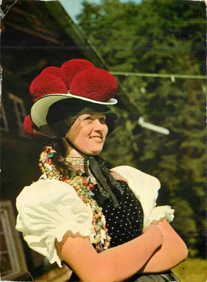 Mulheres em traje tradicional — Schwarzwald, Gutacher Trachten — Nr. Sch 2