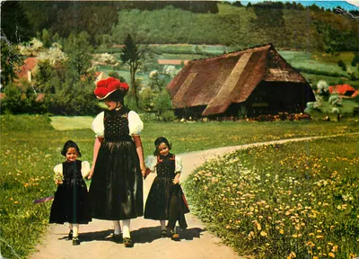Família em traje tradicional — Schwarzwald, Gutacher Trachten — editor não visível
