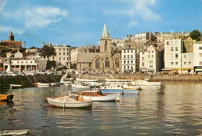 Porto de Saint-Pierre — Guernesey — editor 'The British Holiday Abroad'