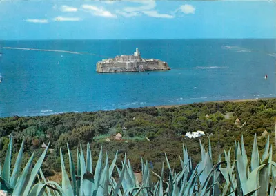 Isla Alhucemas — Club Méditerranéen — Éditions Libreries Escolar