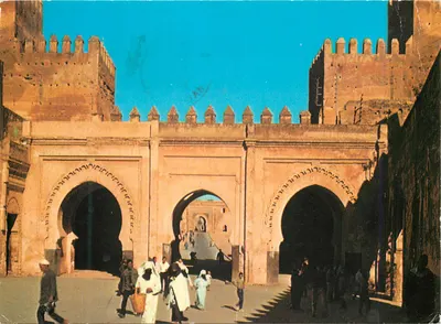 Porta Bab Dekaken em Fès — reprodução exclusiva Sochepress — editor S 9.100