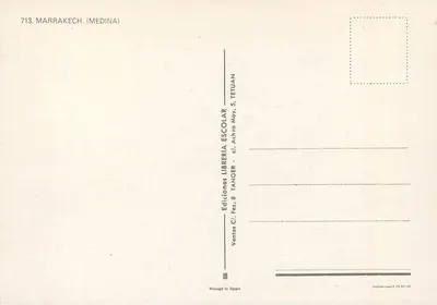 Rynek mediny w Marrakechu — widok stoisk z koszami — Éditions Libreria Escolar, Tétouan — Rewers