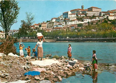 Bilhete postal moderno Portugal Coimbra As Lavadeiras do Mondego