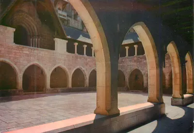 Guimarães (Portugal) — Palácio dos Duques, Pátio e Claustros — Coleção Passaporte (LOITY)