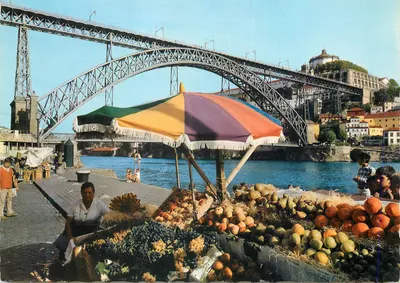 Porto — Mercado da Praça da Ribeira sob o ponte D. Luis I — Bilhete Postal