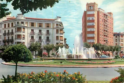 Pamplona - Plaza del Príncipe de Viana — Fontaine — Garcia Garrabella y Cía. S.R.C.