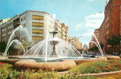 Plaza General Mola e Avenue Carlos III — Pamplona — Fotocolor Valman, S.A. - Barcelone - Motril
