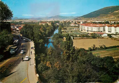 Pamplona — Vista da Rochapea e do rio Arga — H. Fournier, 17, Vitoria