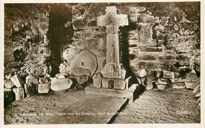 Cruz na capela de Saint Kevin, Glendalough — editor desconhecido, n° 25628