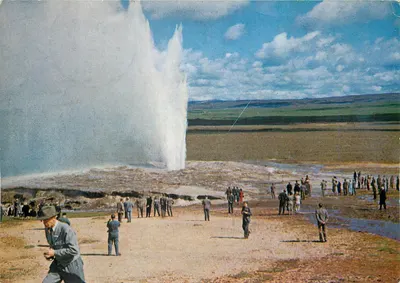 O Grande Geysir — fonte quente erupcionando — Foto Baldur Ingólffsson No. 309