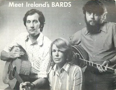 Conheça os BARDS da Irlanda — grupo de músicos irlandeses — sem editor ou número de série visíveis