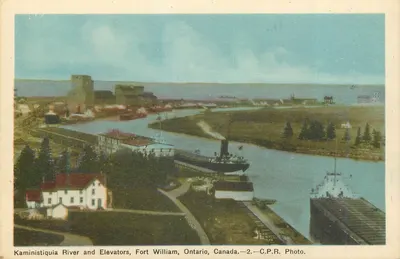 Rio Kaministiquia e Elevadores, Fort William, Ontario, Canadá — Foto C.P.R. — n°2