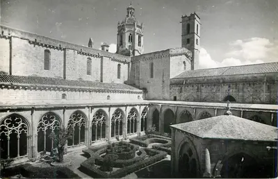 Cloister e Torres — Mosteiro de Santes Creus — editor Raymond, n° 25
