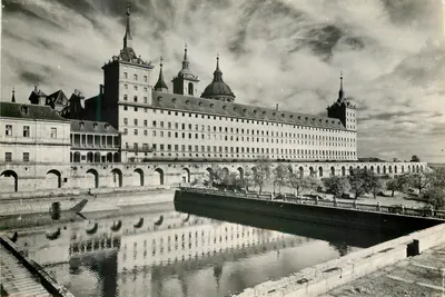 El Escorial — Vista do mosteiro a partir do jardim dos monges — Editora: Editorial Patrimonio Nacional
