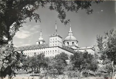 El Escorial — O mosteiro visto do pomar — HISA