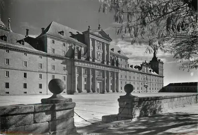 El Escorial — Fachada Principal — Editorial Patrimonio Nacional