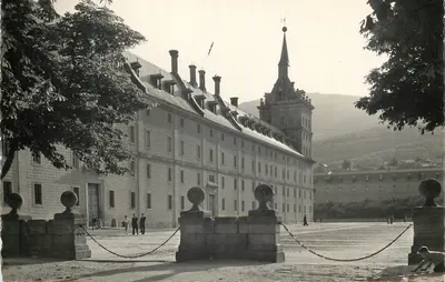 El Escorial — Fachaça Norte do Mosteiro — Foto García Garrabella y Cía., S. R. C.