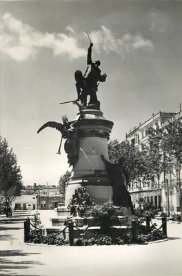 Monumento ao General Vara de Rey — Ibiza (Baleares) — Fotos A. Campañá y J. Puig Ferrán, Série I Núm. 3657