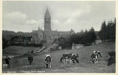 Clervaux - A Abadia Saint-Maurice — vista com vacas e pastor