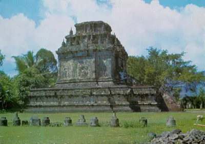 Templo de Mendut — século 12 — Sukseskan Pelita, série 109