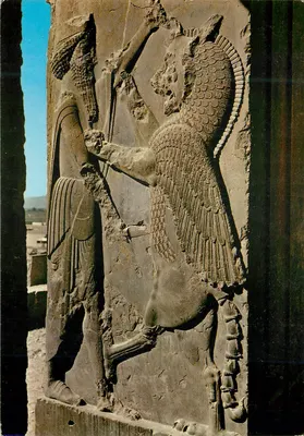 Persépolis — bas-relief de um guerreiro combatendo um grifo — editor Khazravi