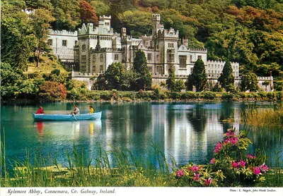 Kylemore Abbey, Connemara, Co. Galway, Irlanda — Foto: E. Nägele, John Hinde Studios
