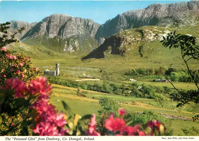 O "Poisoned Glen" visto de Dunlewy, Co. Donegal, Irlanda — Foto Joan Willis, John Hinde Studios