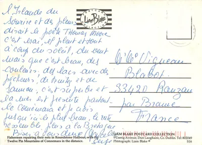 Pescadores a bordo de um barco — Connemara — Coleção de cartões postais de Liam Blake — Verso
