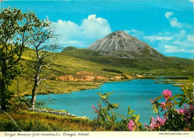 Bilhete postal moderno Montanha Errigal a partir de Gweedore, Condado de Donegal, Irlanda