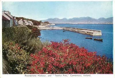 Porto de Roundstone e "Twelve Pins", Connemara, Irlanda — Impresso na Irlanda por Irish Printers, P.C. Color Card No. 79