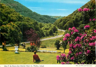 Glen O' the Downs vista do Glenview Hotel, Condado de Wicklow, Irlanda — Foto: Joan Willis, John Hinde Studios