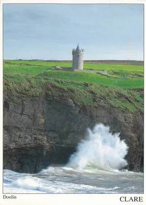 Doolin — Torre Doonagore nas falésias — Real Ireland Design Limited