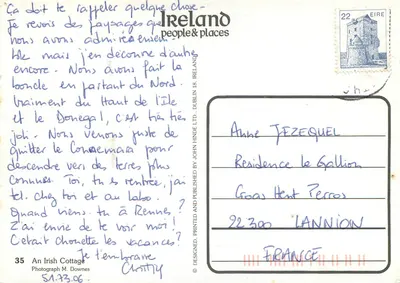 Una cabaña irlandesa — Fotografía de M. Downes — Irlanda personas y lugares, n°35, editor John Hinde Ltd. Dublin — Reverso