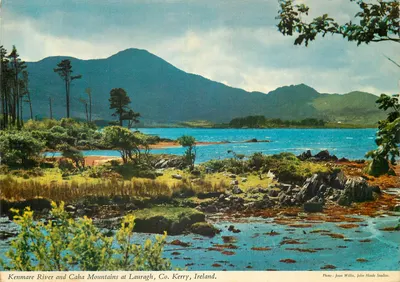 Kenmare River and Caha Mountains at Lauragh, Co. Kerry, Ireland — Foto: Joan Willis, John Hinde Studios
