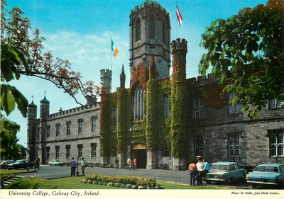 University College, Galway City, Irlanda — Foto D. Noble, John Hinde Studios